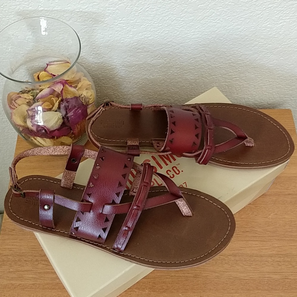 Mossimo Vegan leather sling- back sandle